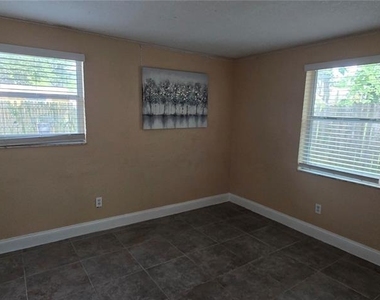 1308 E Yukon Street - Photo Thumbnail 8