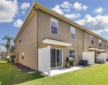 8008 Sutton Terrace Lane - Photo Thumbnail 13