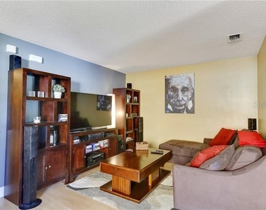 8008 Sutton Terrace Lane - Photo Thumbnail 4