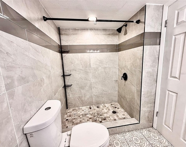 133 Oyster Bay Circle - Photo Thumbnail 11