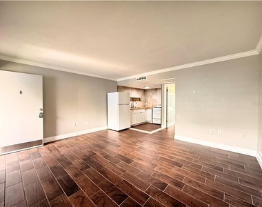 133 Oyster Bay Circle - Photo Thumbnail 2