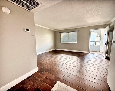 133 Oyster Bay Circle - Photo Thumbnail 4