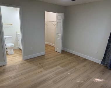 352 Cocoa Court - Photo Thumbnail 9
