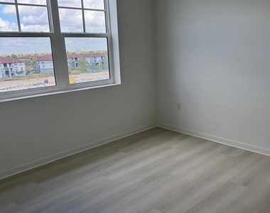 5579 Millenia Park Boulevard - Photo Thumbnail 16