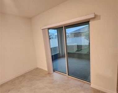 1051 Griffon Avenue - Photo Thumbnail 21