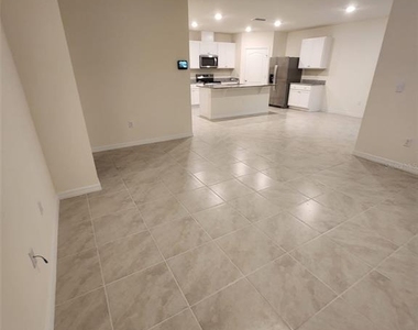 1051 Griffon Avenue - Photo Thumbnail 6