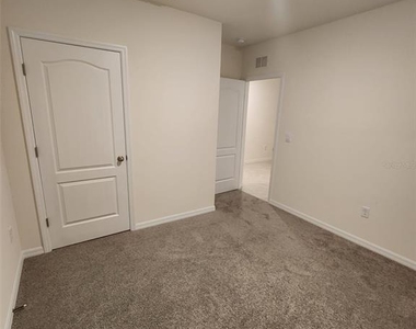 1051 Griffon Avenue - Photo Thumbnail 11