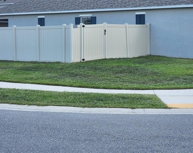 1051 Griffon Avenue - Photo Thumbnail 20