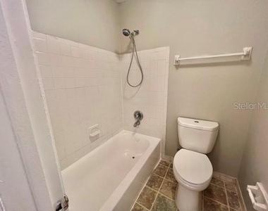 4401 S Semoran Boulevard - Photo Thumbnail 8