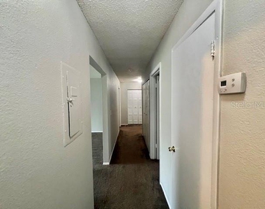 4401 S Semoran Boulevard - Photo Thumbnail 5