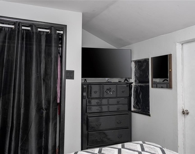 1594 Frances Street - Photo Thumbnail 46