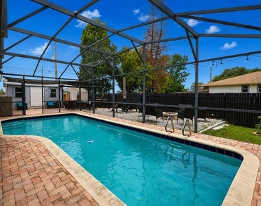 1594 Frances Street - Photo Thumbnail 60