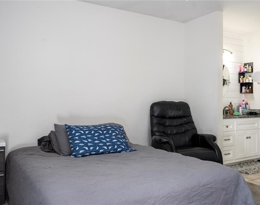 1594 Frances Street - Photo Thumbnail 15
