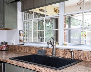 1594 Frances Street - Photo Thumbnail 32