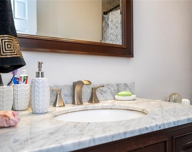 1594 Frances Street - Photo Thumbnail 27