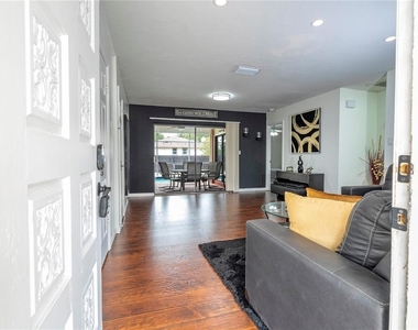 1594 Frances Street - Photo Thumbnail 5