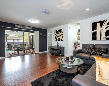 1594 Frances Street - Photo Thumbnail 8