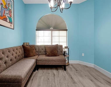 168 Club Villas Lane - Photo Thumbnail 4