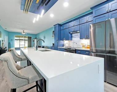168 Club Villas Lane - Photo Thumbnail 9