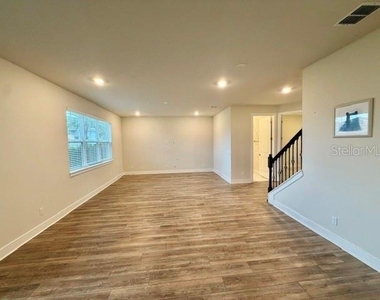 5660 Arborvista Drive - Photo Thumbnail 7