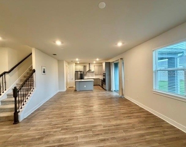 5660 Arborvista Drive - Photo Thumbnail 8