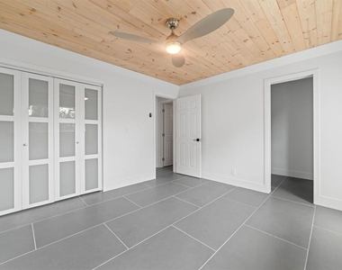 1818 E Oakland Park Boulevard - Photo Thumbnail 13