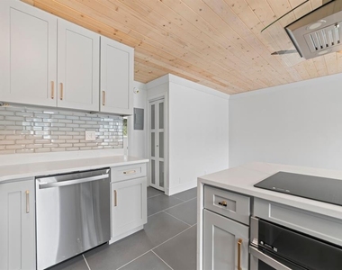 1818 E Oakland Park Boulevard - Photo Thumbnail 9