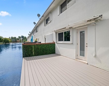 1818 E Oakland Park Boulevard - Photo Thumbnail 5