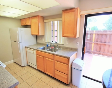 7446 Wynnewood Square - Photo Thumbnail 3