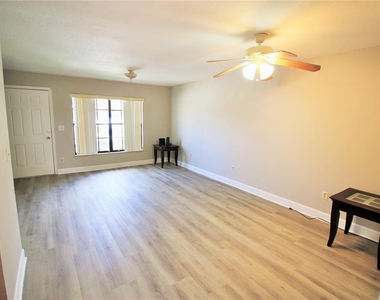 7446 Wynnewood Square - Photo Thumbnail 5