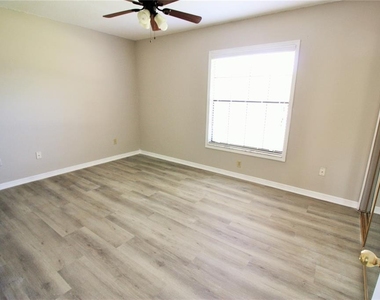 7446 Wynnewood Square - Photo Thumbnail 13