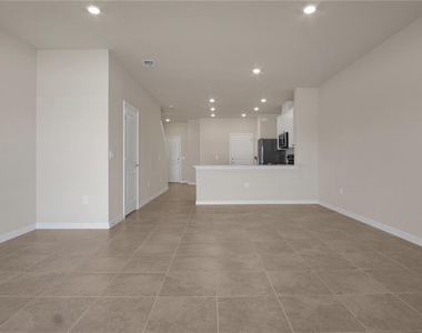 4292 Chester Springs Boulevard - Photo Thumbnail 5