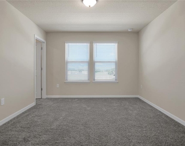 4292 Chester Springs Boulevard - Photo Thumbnail 11