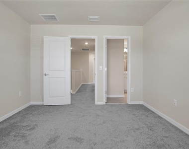 4292 Chester Springs Boulevard - Photo Thumbnail 13