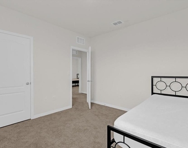 1444 Berry Lane - Photo Thumbnail 17