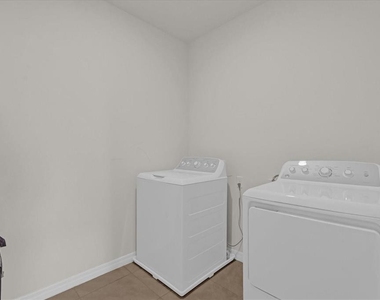1444 Berry Lane - Photo Thumbnail 23