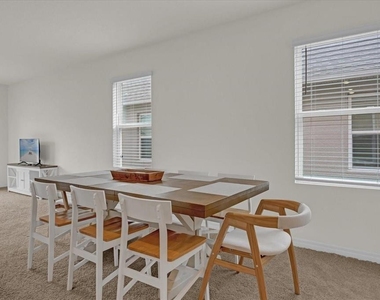 1444 Berry Lane - Photo Thumbnail 2