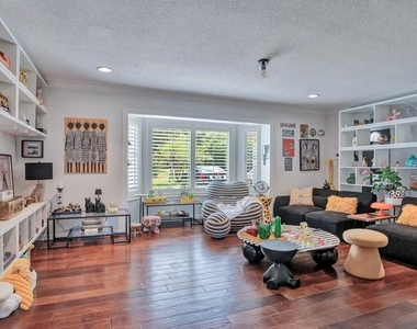 8142 Chianti Drive - Photo Thumbnail 10