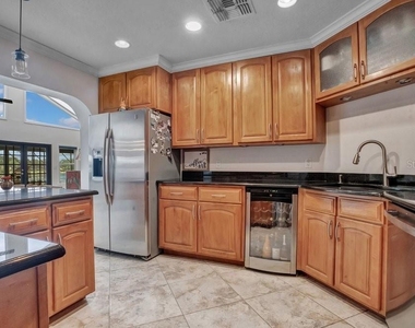 8142 Chianti Drive - Photo Thumbnail 14