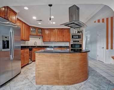 8142 Chianti Drive - Photo Thumbnail 19