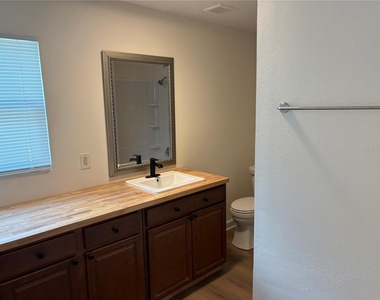 1100 Jamela Drive - Photo Thumbnail 13