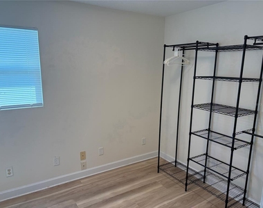 1100 Jamela Drive - Photo Thumbnail 9