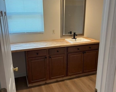 1100 Jamela Drive - Photo Thumbnail 12