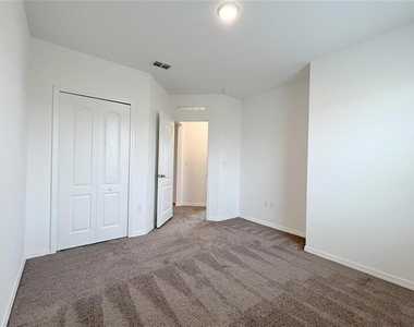 1162 Oak Bluff Drive - Photo Thumbnail 17