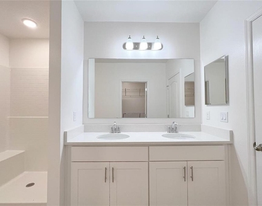 1162 Oak Bluff Drive - Photo Thumbnail 10