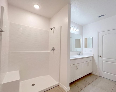 1162 Oak Bluff Drive - Photo Thumbnail 11
