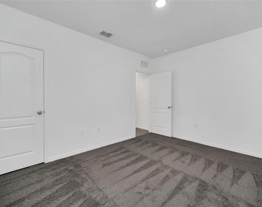 1154 Oak Bluff Drive - Photo Thumbnail 24