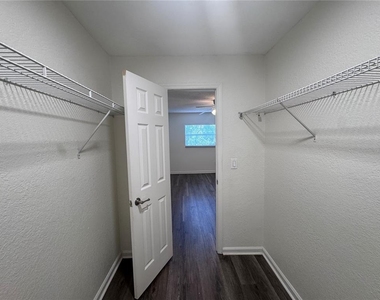 115 E Smith Street - Photo Thumbnail 15