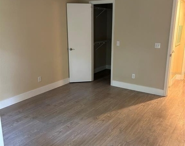 5124 Conroy Road - Photo Thumbnail 16