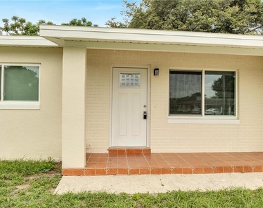 1040 San Luis Drive - Photo Thumbnail 3